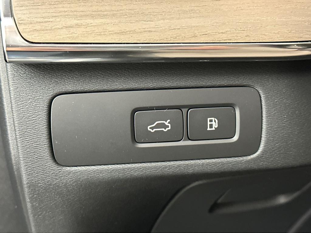 Volvo XC90 ultra bright recharge plug-in hybrid awd