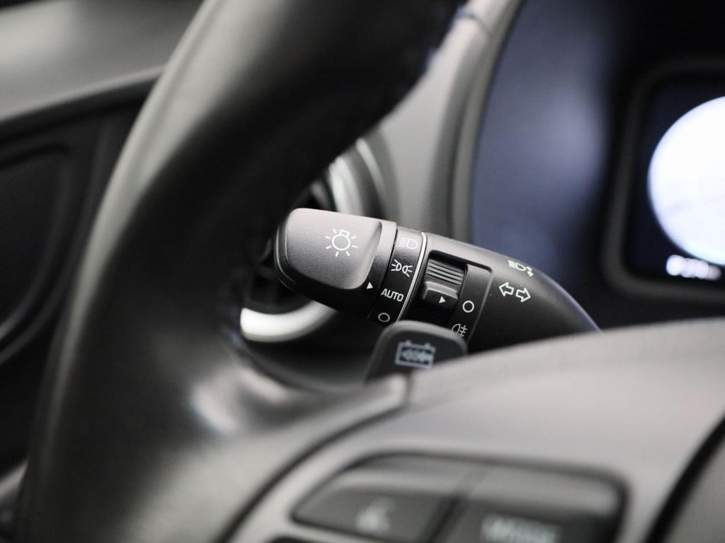Hyundai Kona ev fashion 39 kwh | navi | camera | lmv | pdc | climate