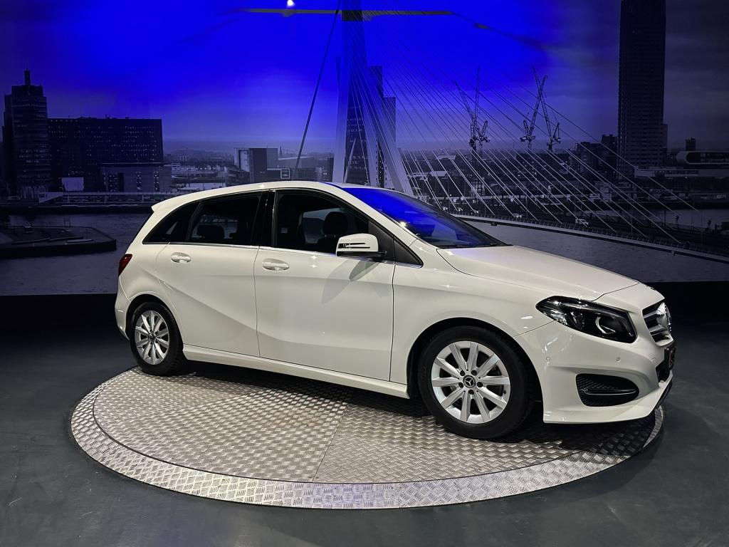 Mercedes-Benz B-Klasse 180 *nl-auto*camera*trekhaak*led*navi*