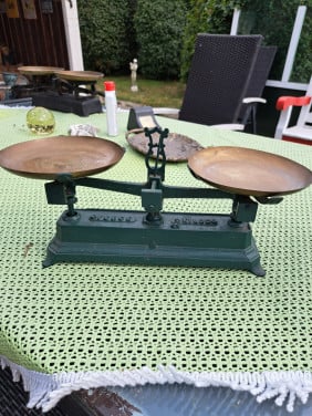 Weegschaal 2 kilo met koperen schalen