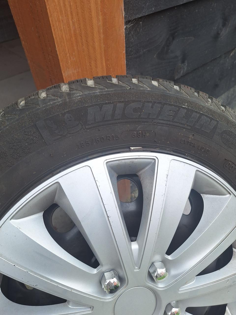 Compleet set winterbanden- Michelin Alpin A4 185 60 R15