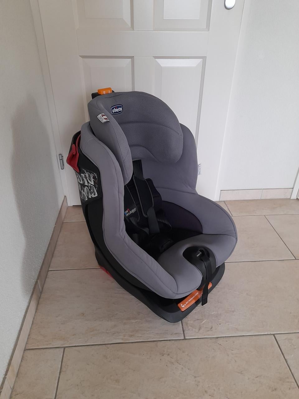 Chicco autostoel 9 / 18 kg (in goede schone staat)