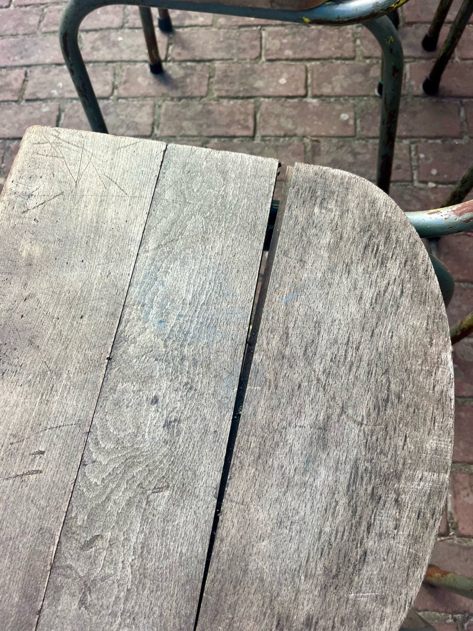 10 houten originele schoolstoelen