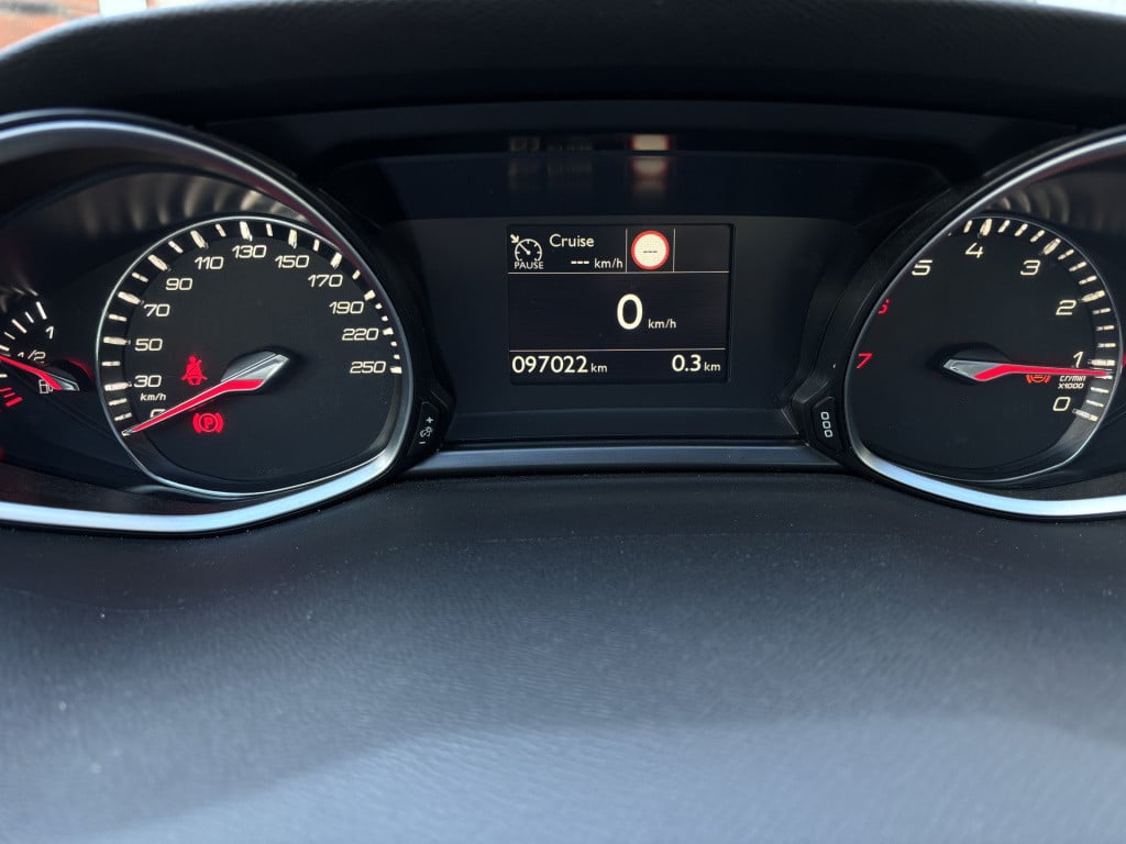 Peugeot 308 sw 1.2 puretech blue lease premium/ panoramadak/ trekhaak