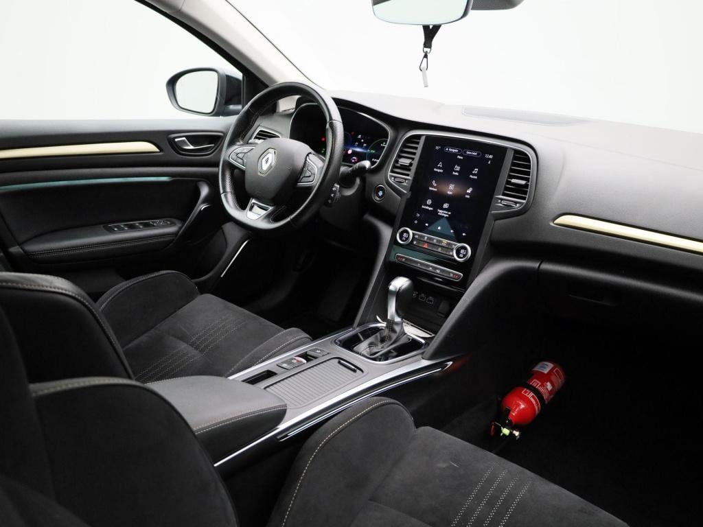 Renault Megane E-tech estate 1.6 plug-in hybrid 160 e-tech engineered | phe