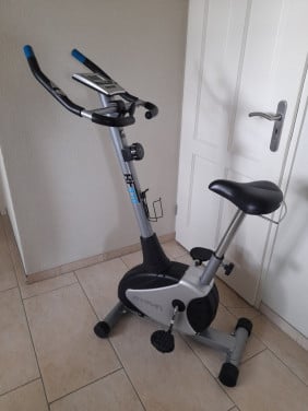 Hometrainer (werkt naar behoren ) in goede staat !