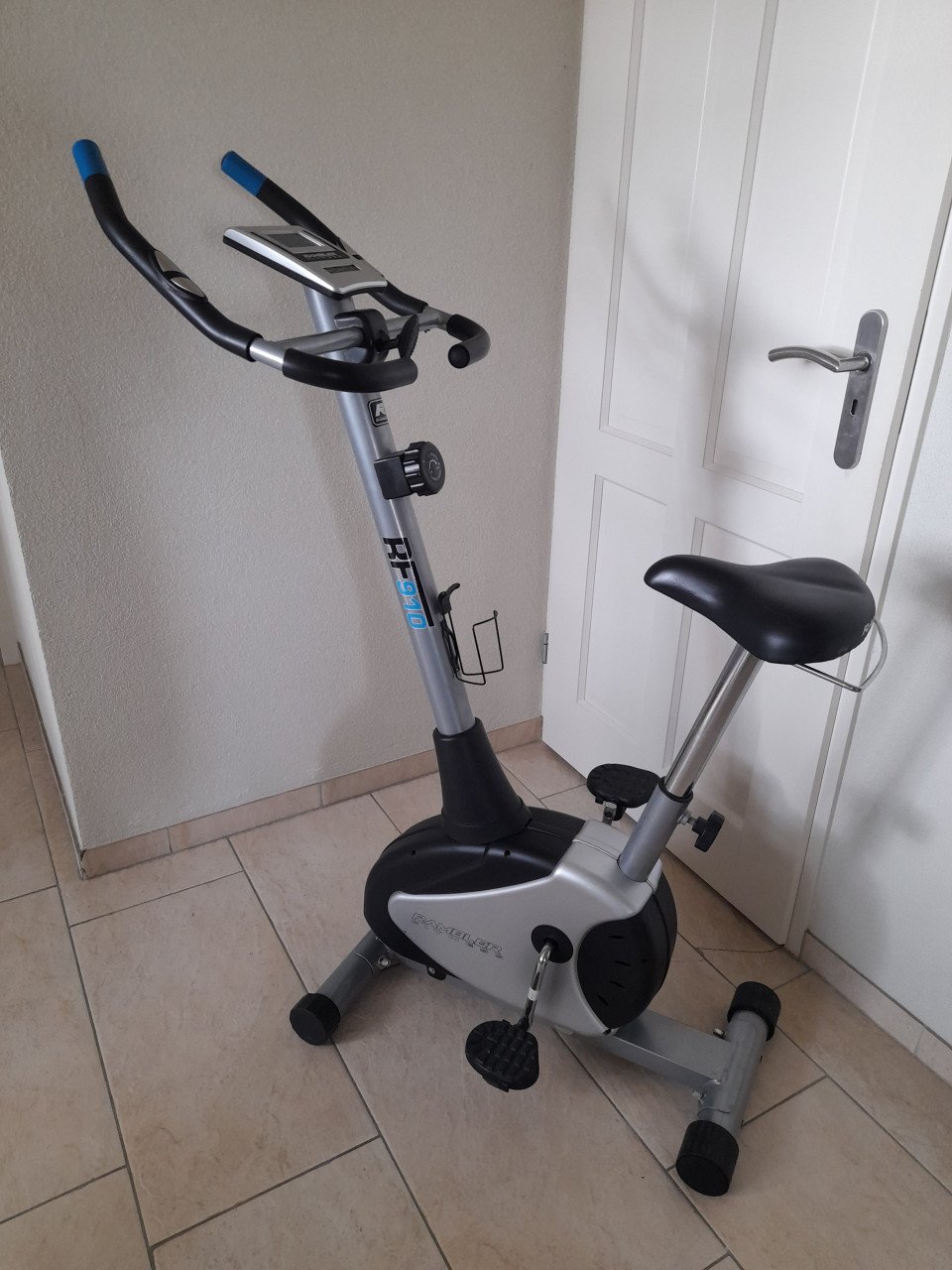 Hometrainer (werkt naar behoren ) in goede staat !