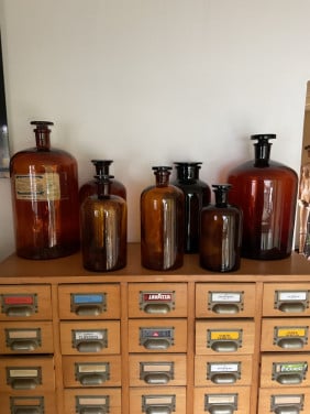 Oude apothekersflessen