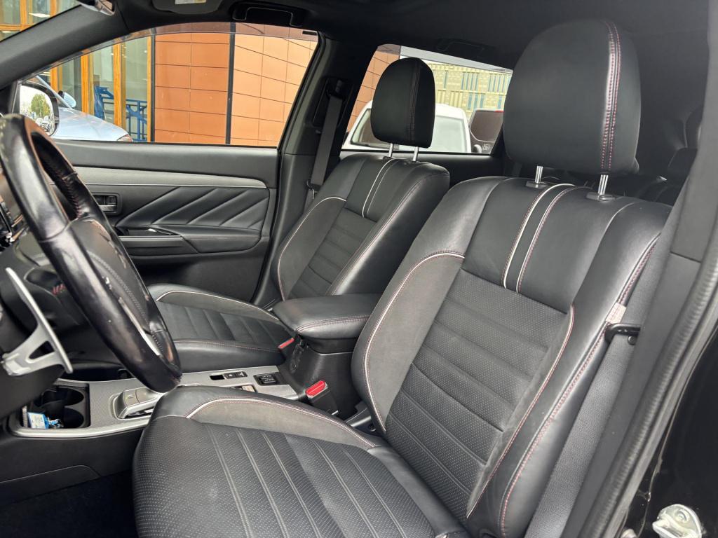 Mitsubishi Outlander 2.0 phev s-edition afneembare trekhaak!