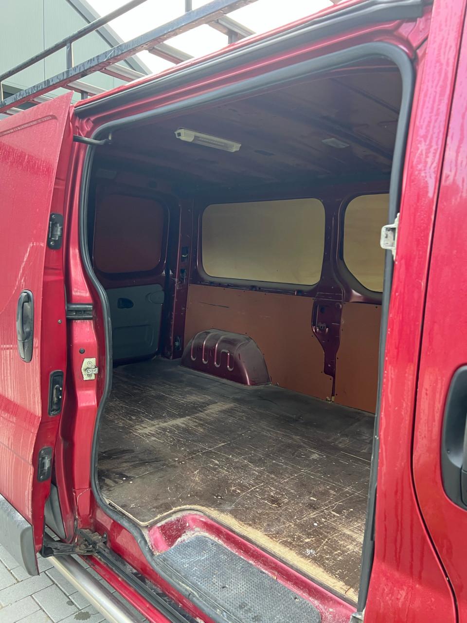 Opel Vivaro 2.0CDTi L2H1 Airco 6bak Jaar Apk
