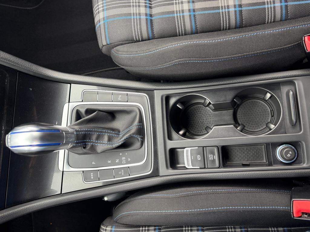 Volkswagen Golf 1.4 tsi gte connected series