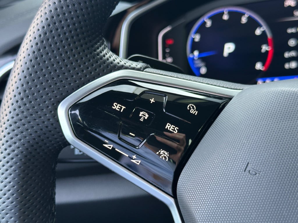 Volkswagen T-roc 1.5 tsi 150pk dsg r-line | camera | keyless | carplay | le