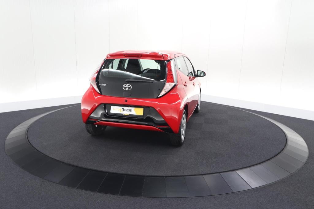 Toyota Aygo 1.0 vvt-i x-play | camera | airconditioning | allseasonbanden