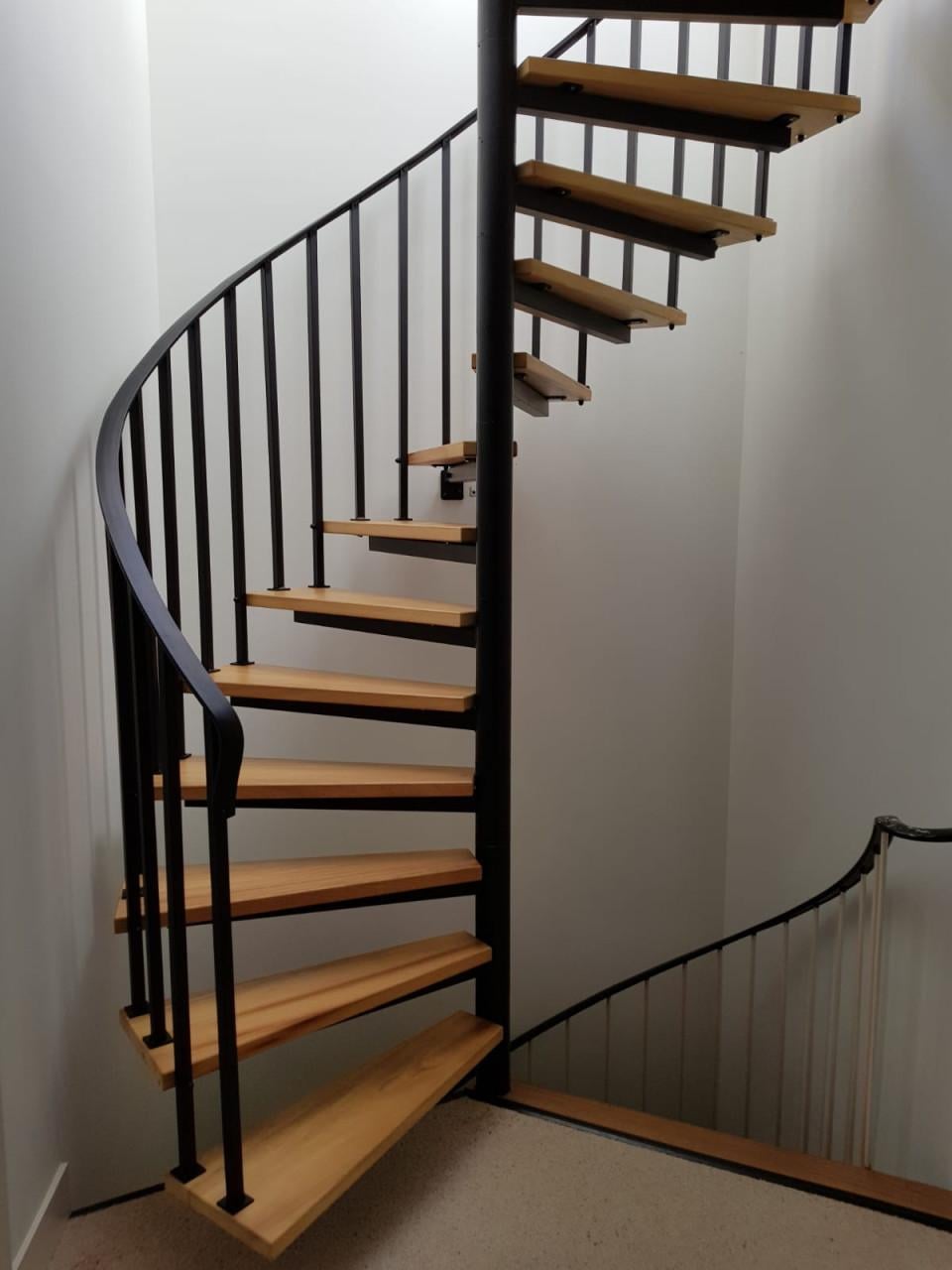 Stalen spiltrappen, wenteltrappen op maat – Al meer dan 40 Jaar vakmanschap