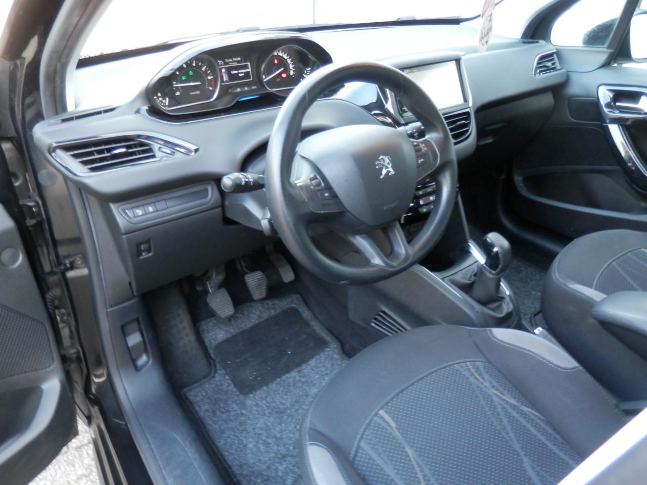 Auto Garant Biedt Aan: Peugeot 208 1.2 VTi Envy