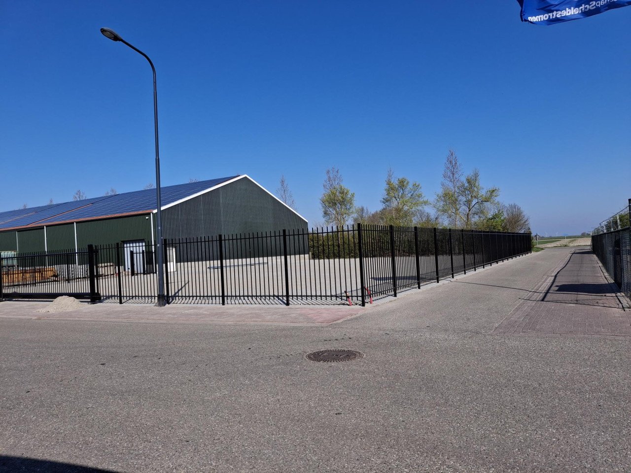 Te Huur: Omheind en beveiligd bedrijventerrein Cruijckelcreke 1100m2.
