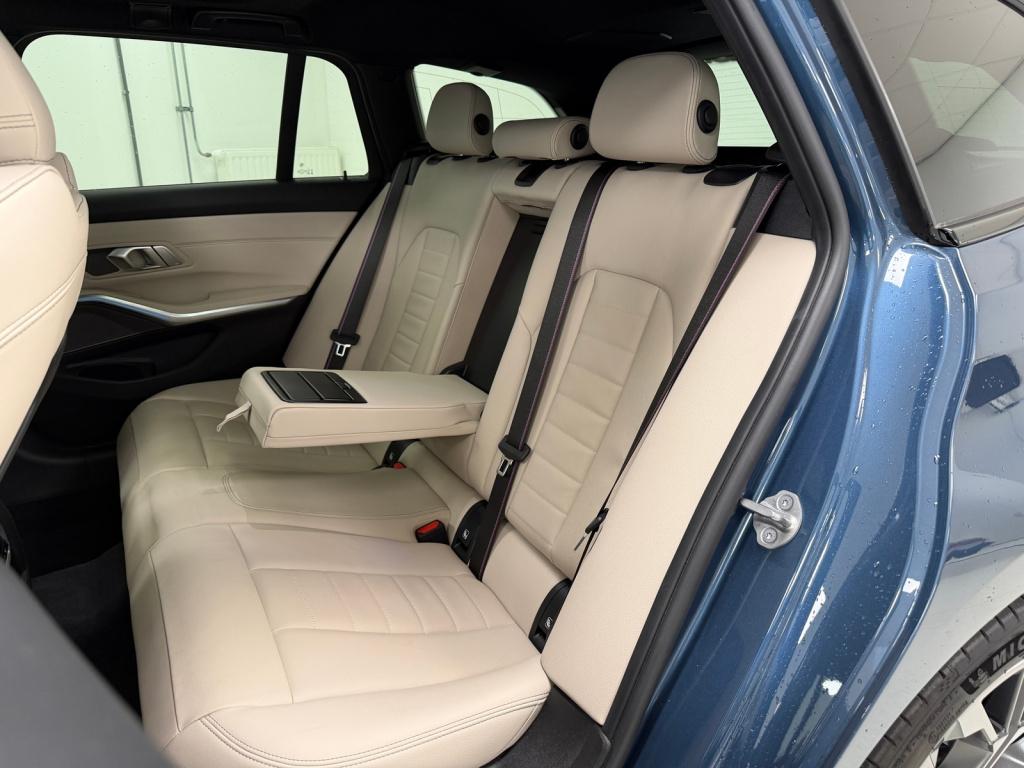 BMW 3-serie touring 330e xdrive m-sport pro | arctic race blue | sport pro 