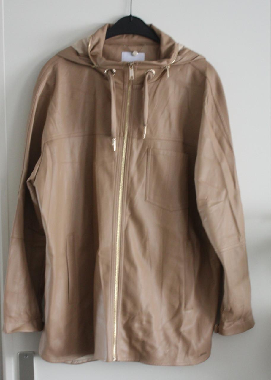 Creme bruine jas maat 42