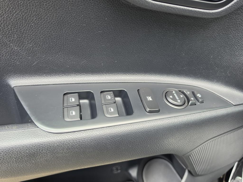 Kia Stonic 1.0 t-gdi mhev dyn+line | lane ass | cruise | clima | navi | lm