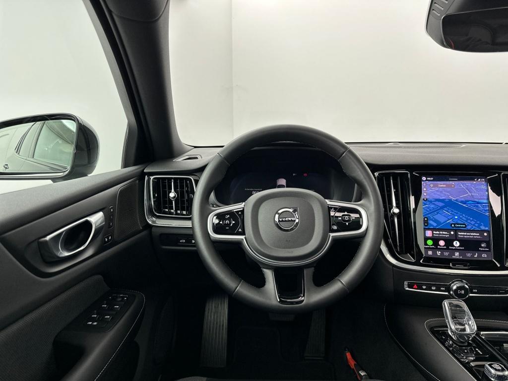 Volvo V60 t8 455pk recharge plus dark| pano| trekhaak| 360camera|