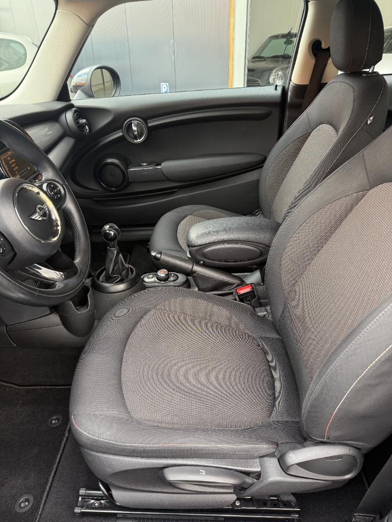 Mini Cooper 1.5 - business