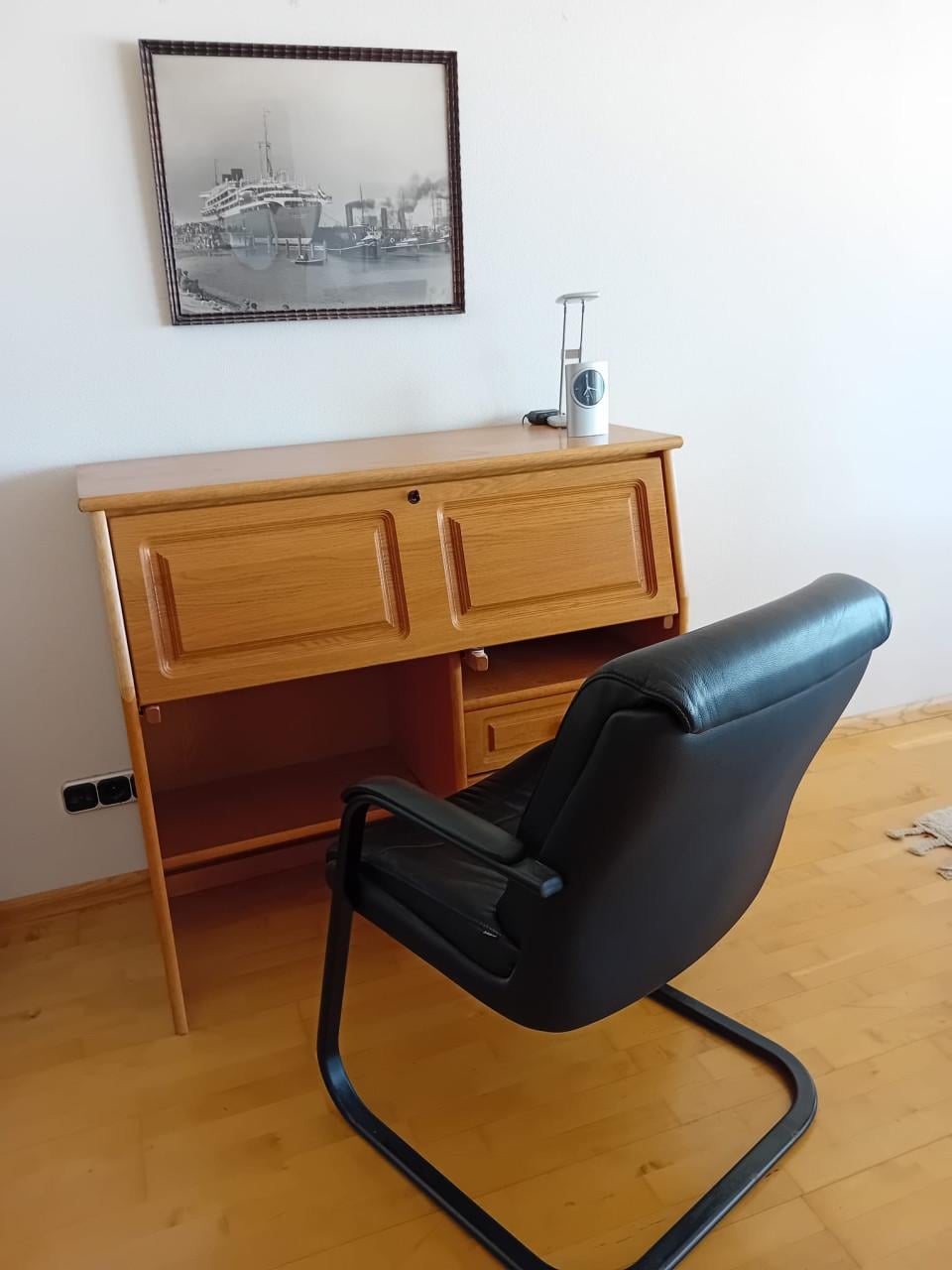 Eiken secretaire met lederen bureaustoel