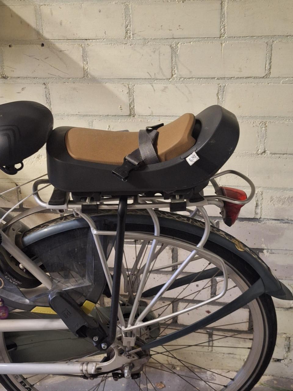 Fietstoeltje "Urban Iki Junior Achterzitje"