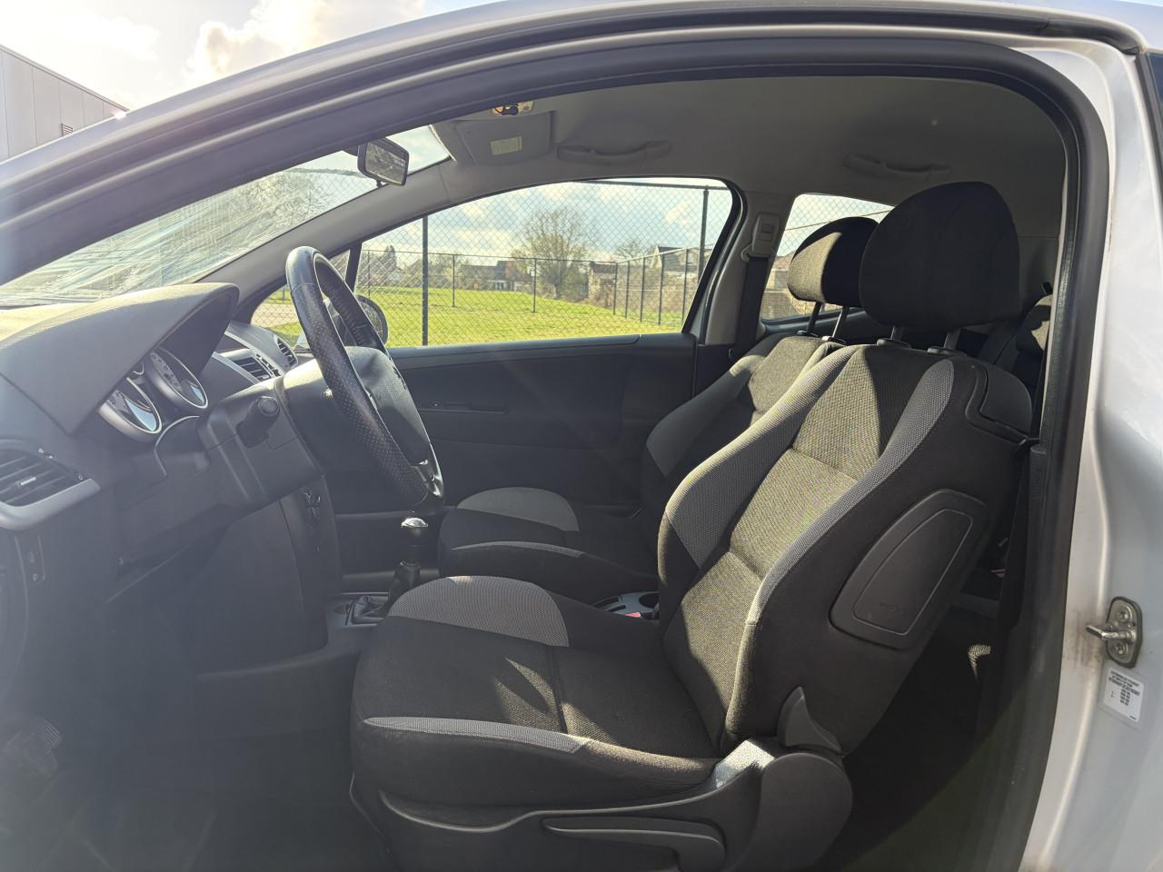 Peugeot 207 1.4-16V Color-line AIRCO NAP LOGISCH 134DKM