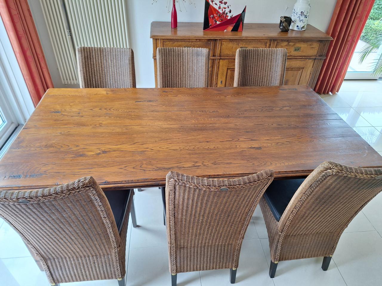 Schitterende eetkamertafel inclusief 6 stoelen