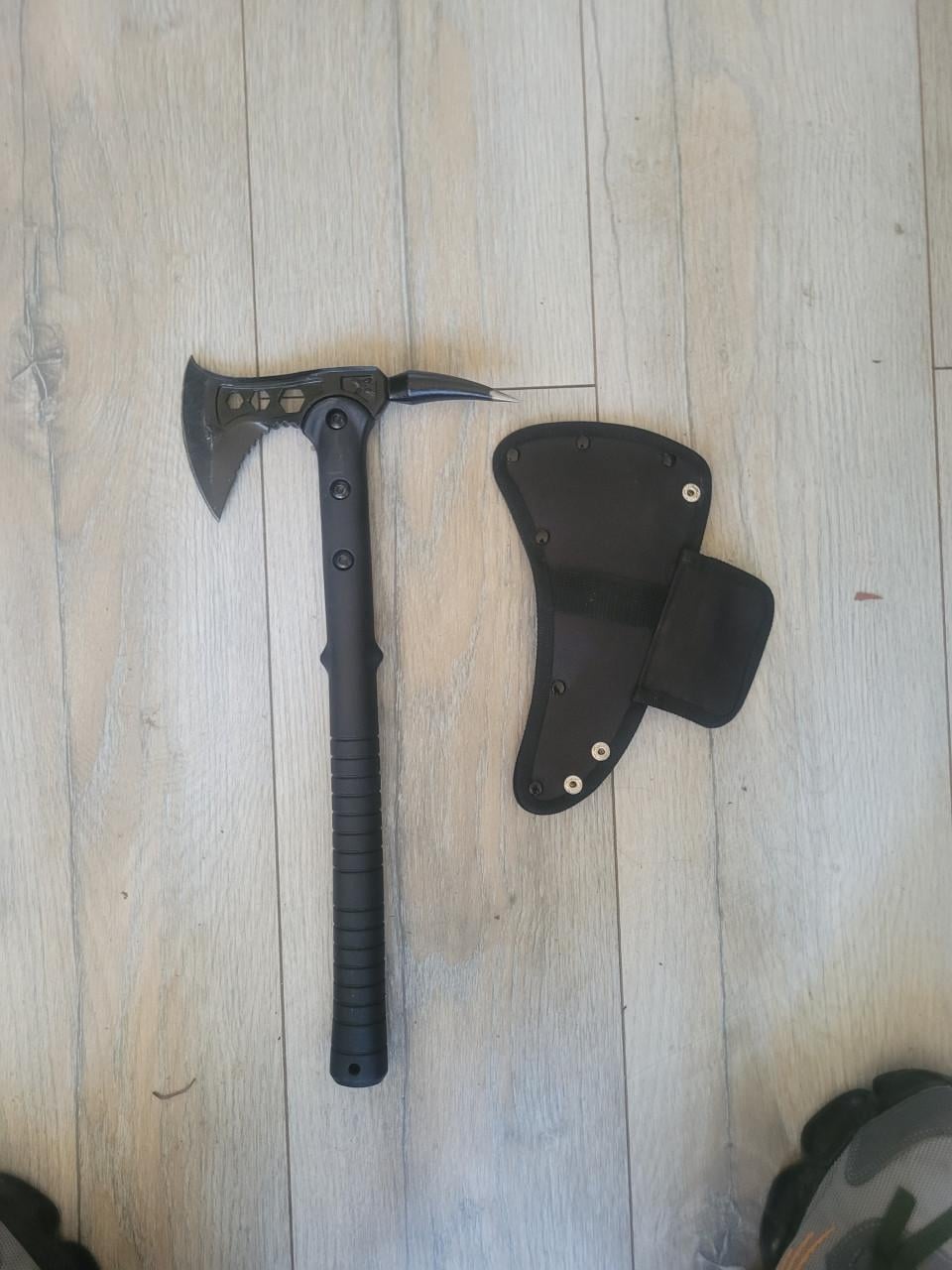SH6 survival axe