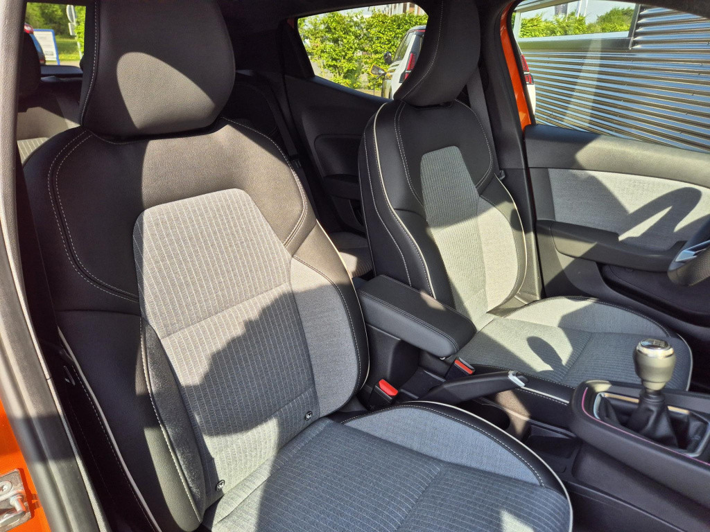 Renault Clio 1.0 tce 90 gpf techno camera, stoel- en stuurverwarming, navig