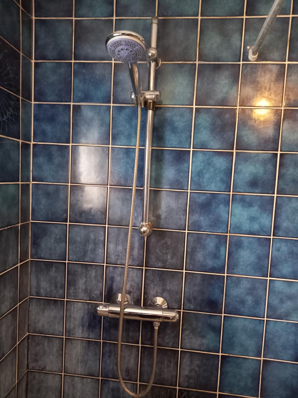 Thermostaatkraan met douchecombinatie en opsteekgarnituur