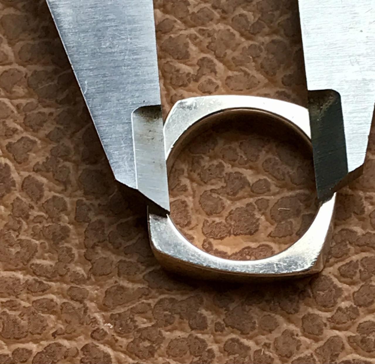 Zilveren ring met oorbellen van goudsmid Renate ritskes