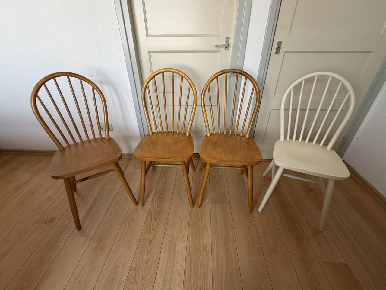 4 keukenstoeltjes