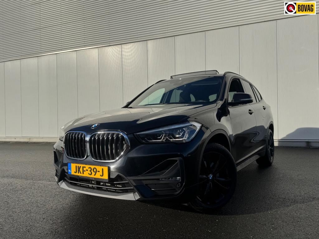 BMW X1 sdrive18i executive * panoramadak * head-up display * stoelverwarmin