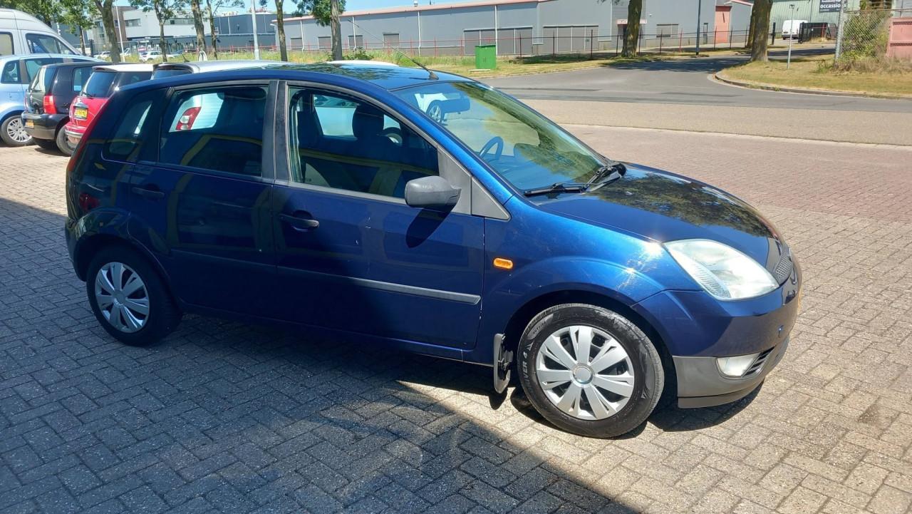 Ford Fiesta 1.3 Ambiente 5 deurs bj:2004 156.000km apk 2027