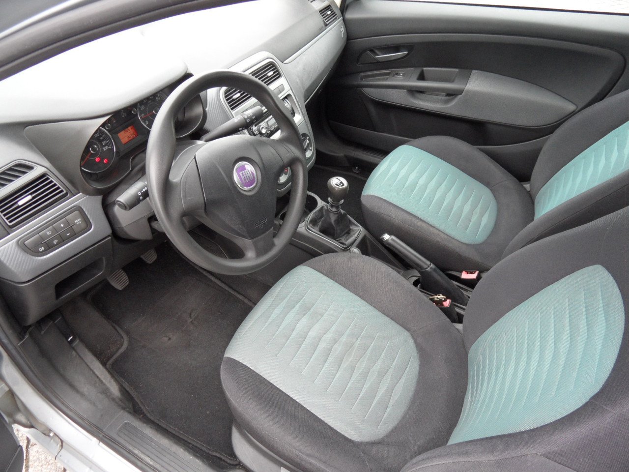 TE KOOP; FIAT Grande Punto 1.4 benzine, 77pk, handges., vrpr. 1700,-- Euro.