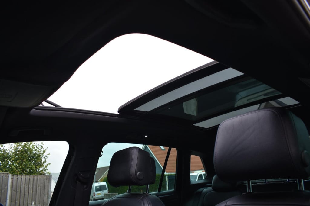 Volkswagen Tiguan 1.5 tsi act r-line | leder | pano | camera | virtual cock