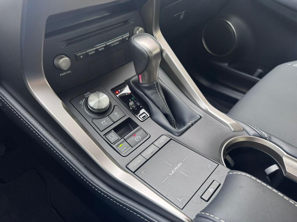 Lexus Nx 300h awd business line