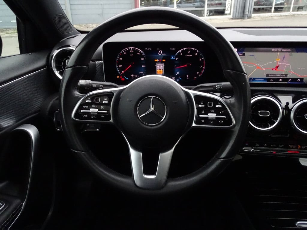 Mercedes-Benz A-Klasse 200 advantage | pano | 18" | led