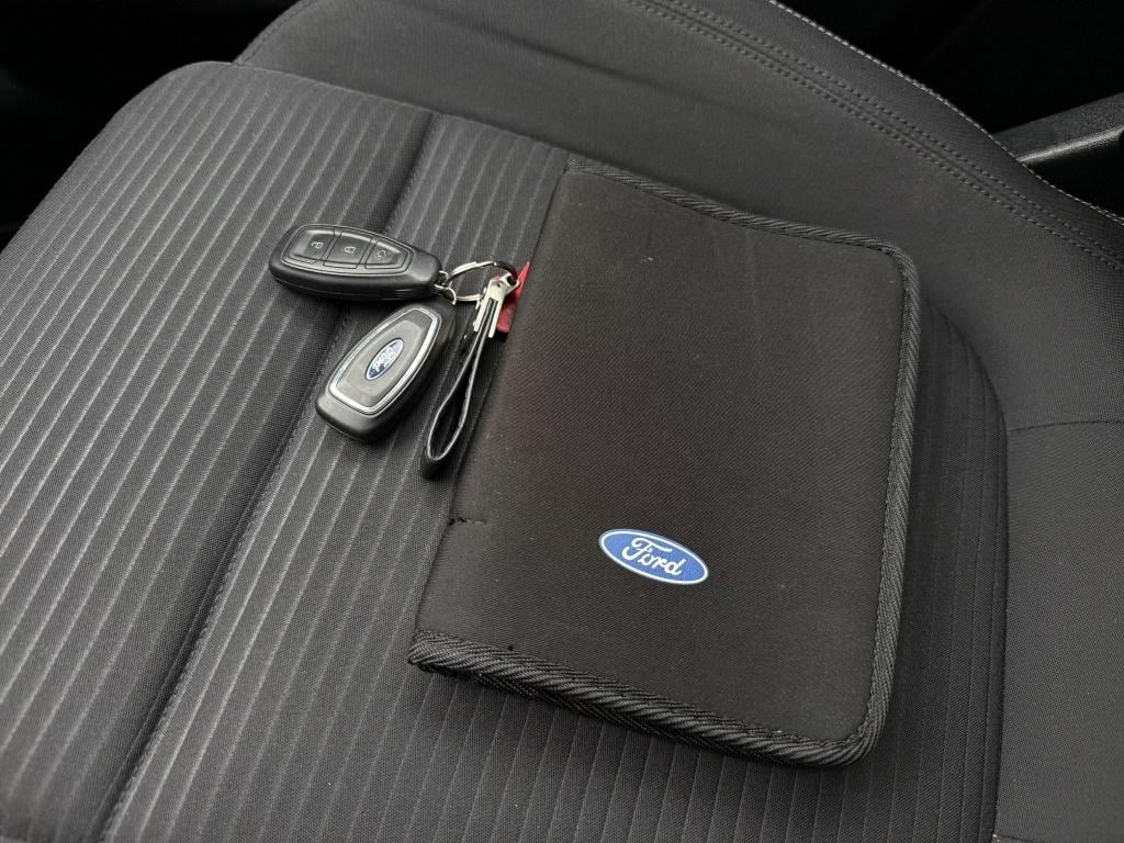 Ford Focus wagon 1.0 ecoboost titanium business - veel opties! -