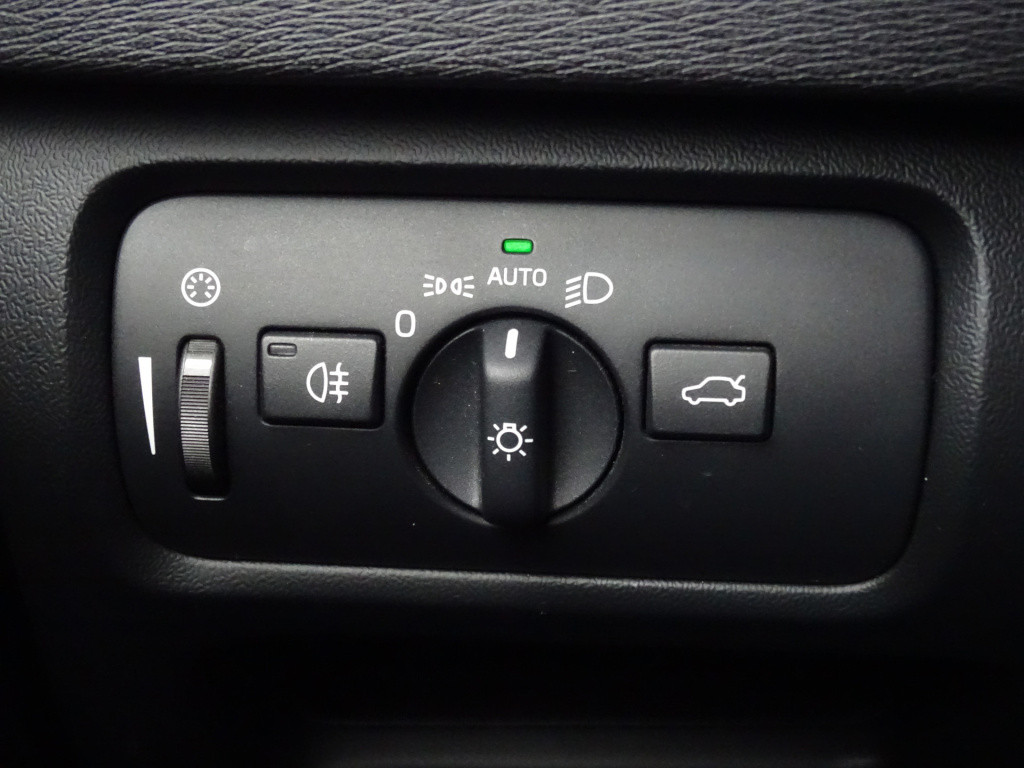 Volvo V40 1.6 t2 momentum | stoelverwarming | navi | bluetooth
