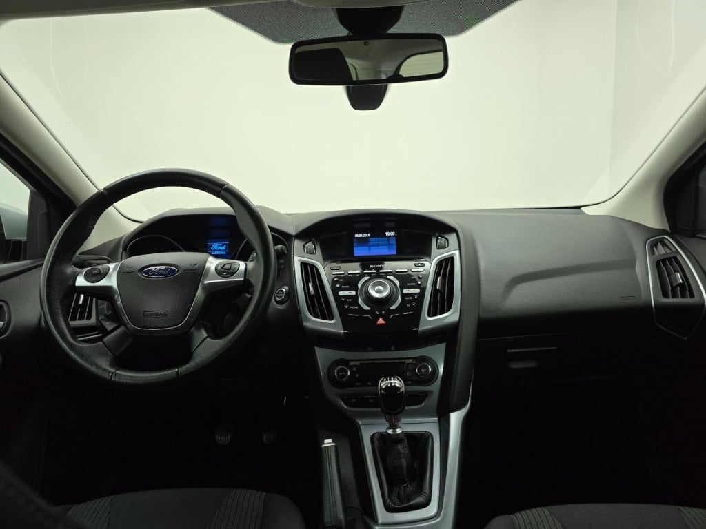 Ford Focus wagon stationwagen titanium luxe versie met cruisecontrol en blu