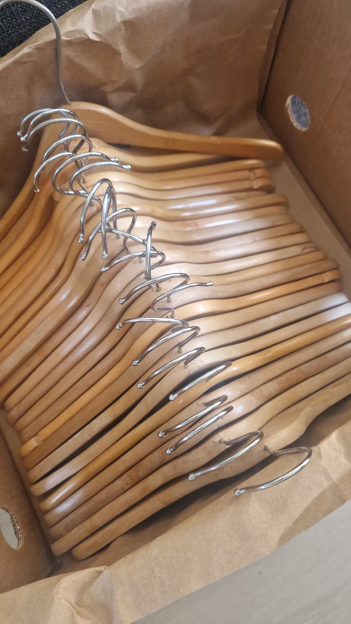 Houten kledinghangers