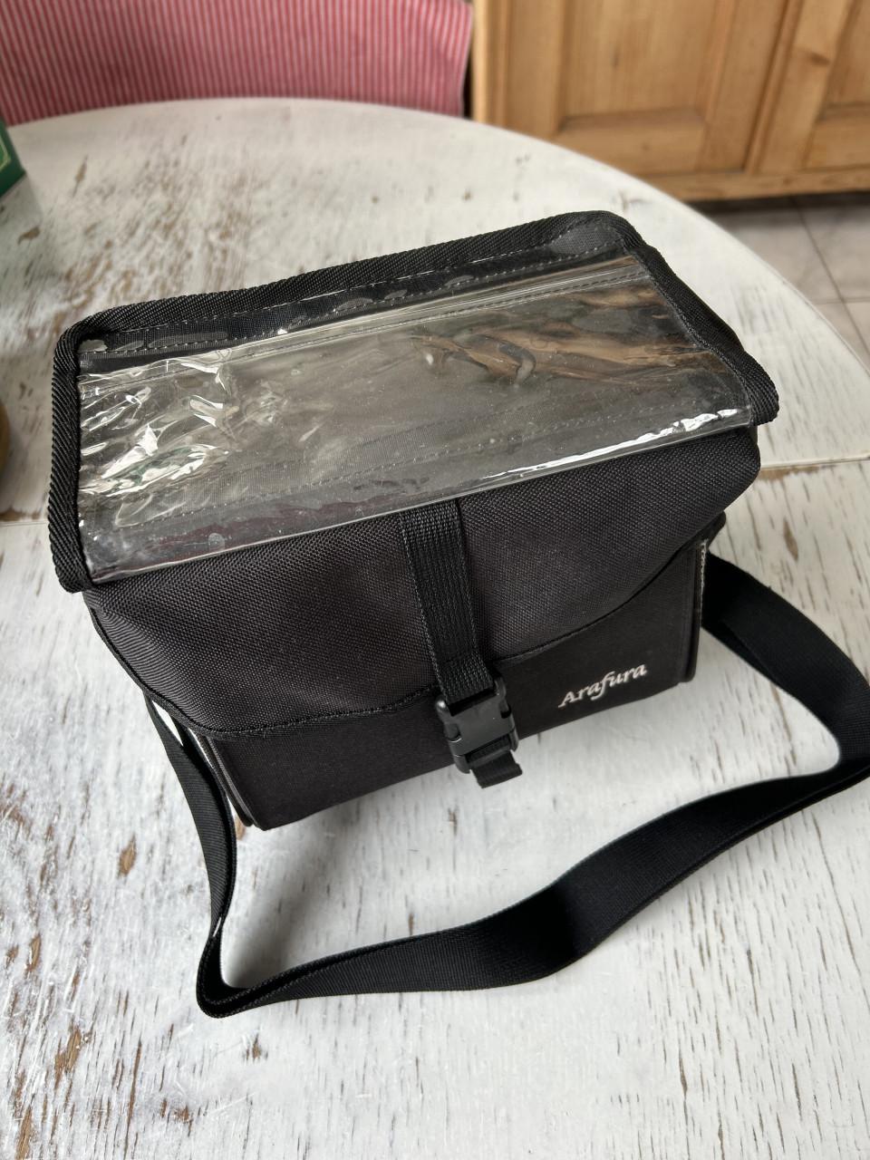 Aangeboden:  Arafura stuurtas voor op de fiets.  Kleur: zwart aan de bovenk