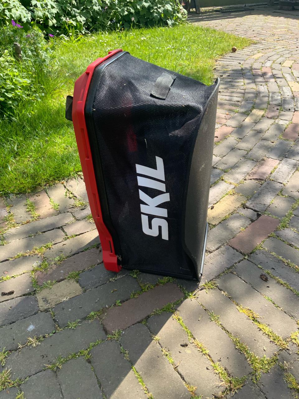 Opvangbak skil maaimachine plus accu. z.g.a.n.