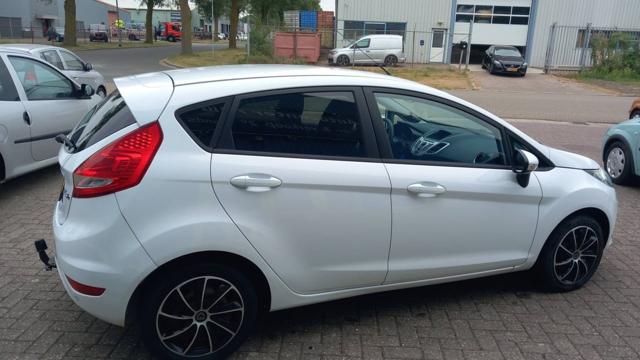 Ford Fiesta 1.25 Champion 5 deurs bj:2012 airco i.z.g.st