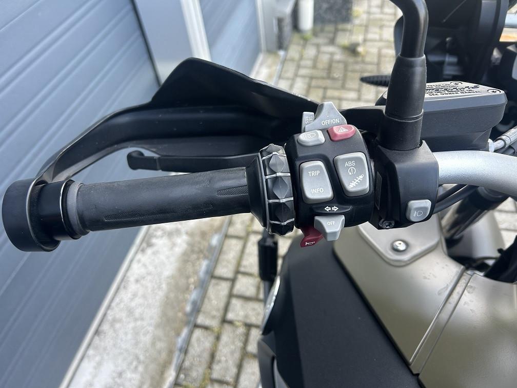 Puntgave BMW R1200GS LC Adventure uit 2014 bomvol opties, rijklaar €9950,-