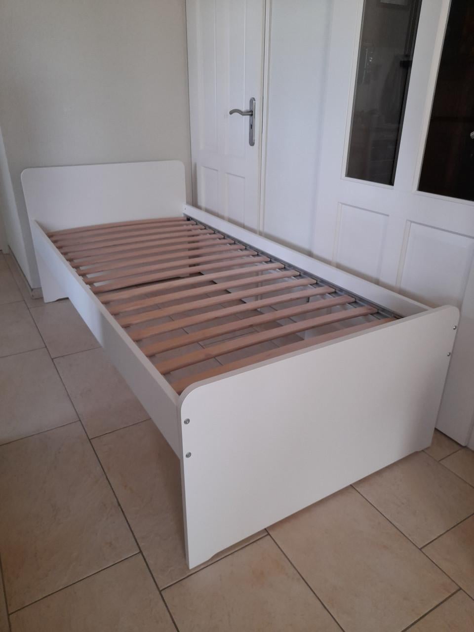 Wit 1 persoons bed 90 x 200 (z.g.a.n.)