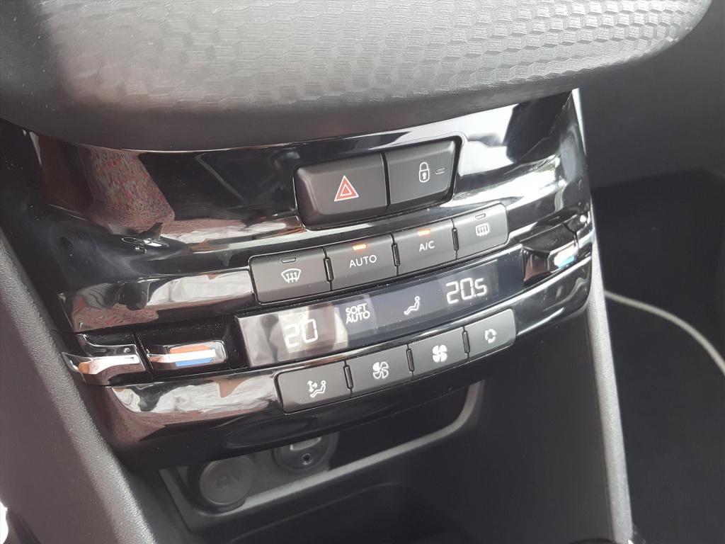 Peugeot 2008 allure1.2 puretech 110pk navigatie | cruise & climate control 